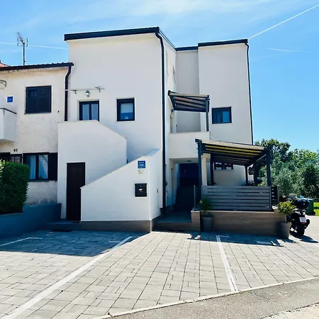 Ivanisevic Apartment Pula